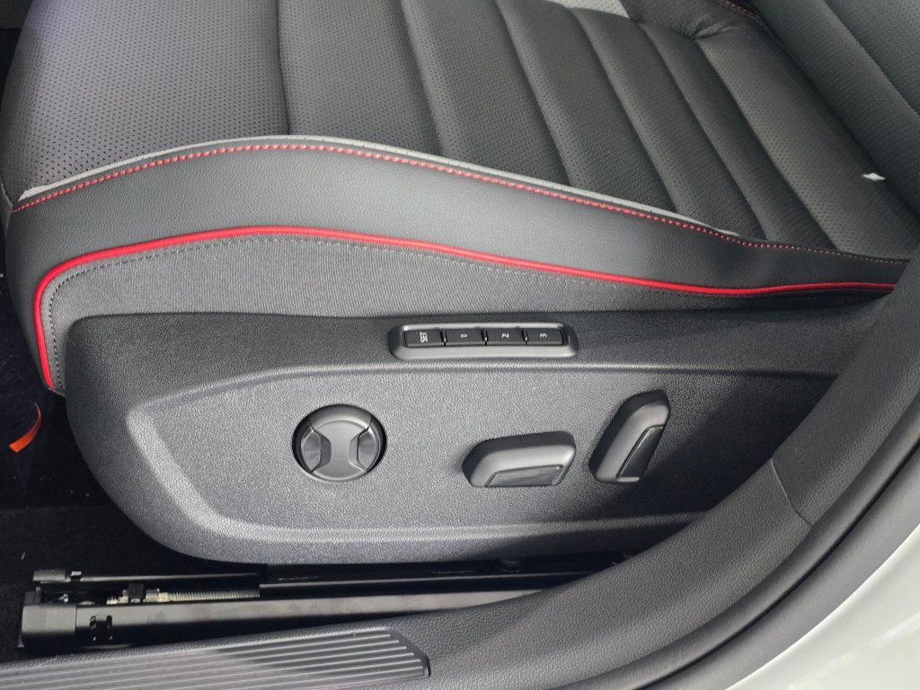 New 2026 Volkswagen GTI SE FWD image 18