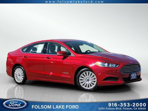 Used 2016 Ford Fusion SE image 1