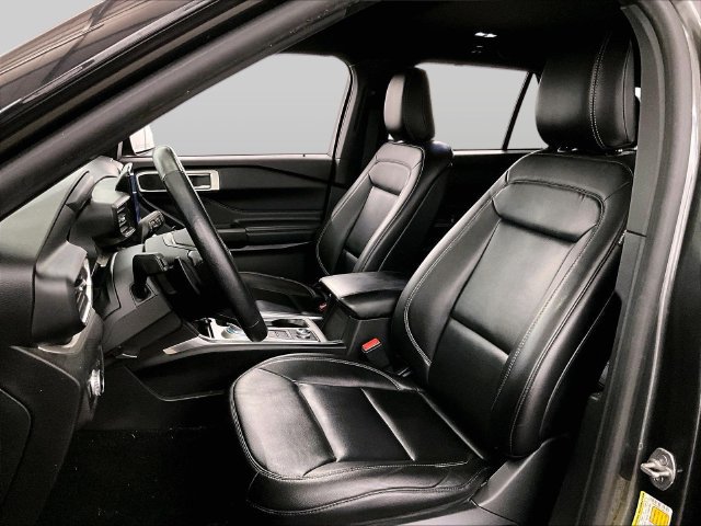Used 2020 Ford Explorer XLT w/ Equipment Group 202A AWD/4WD image 24