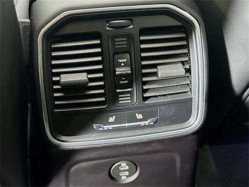 Used 2022 Porsche Macan GTS image 27