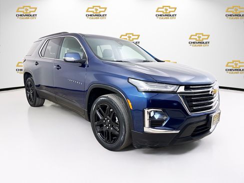 Used 2023 Chevrolet Traverse LT FWD image 1