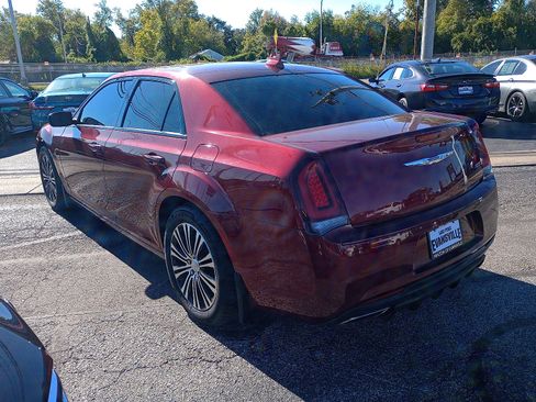 Used 2018 Chrysler 300 Touring w/ Sport Appearance Package image 5