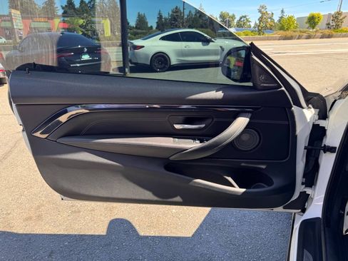 Used 2018 BMW M4 Coupe w/ Competition Package RWD image 27