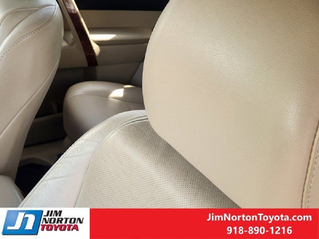 Used 2011 Toyota Highlander Limited w/ Tow Pkg AWD/4WD image 16