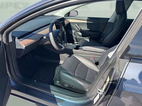 Used 2023 Tesla Model 3 Standard Range image 9