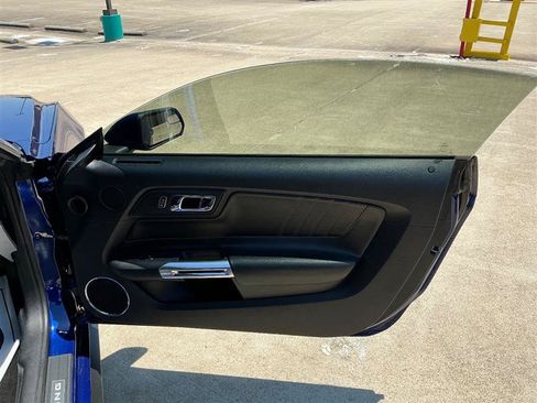 Used 2015 Ford Mustang Premium RWD image 31