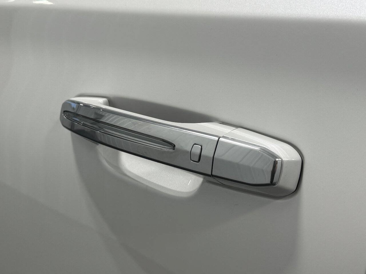 Used 2019 Cadillac Escalade Premium Luxury AWD/4WD image 6