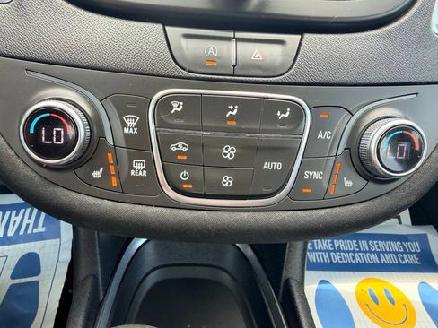 Used 2021 Chevrolet Malibu LT FWD image 36