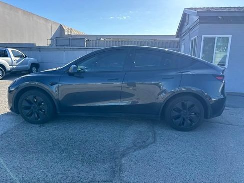 Used 2025 Tesla Model Y Long Range RWD image 8