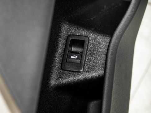 Used 2022 BMW iX xDrive50 w/ Sport Package image 43