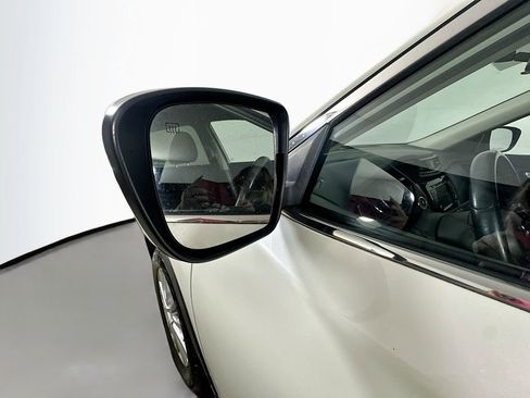 Used 2018 Nissan Rogue SV w/ Premium Package FWD image 38