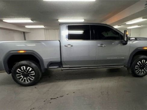 Certified 2025 GMC Sierra 2500 Denali Ultimate image 9