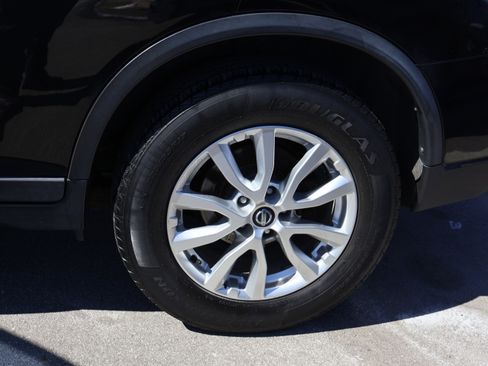 Used 2017 Nissan Rogue SV image 38
