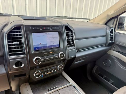 Used 2021 Ford Expedition Max Limited AWD/4WD image 18