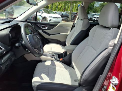 Used 2023 Subaru Forester Premium AWD/4WD image 18
