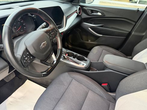 Used 2024 Chevrolet Trax RS FWD image 16