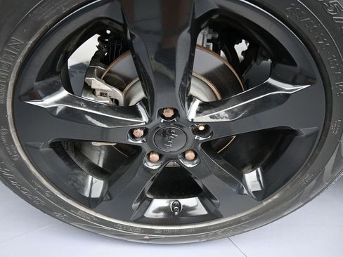 Used 2023 Jeep Grand Cherokee Limited w/ Black Appearance Package image 44