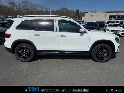 Used 2026 Mercedes-Benz GLB 250 4MATIC image 9