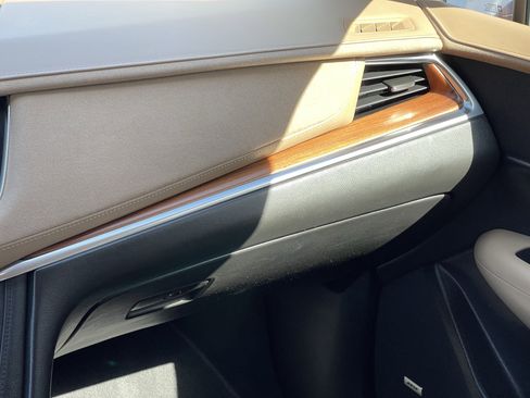 Used 2017 Cadillac XT5 Platinum w/ Driver Assist Package image 6