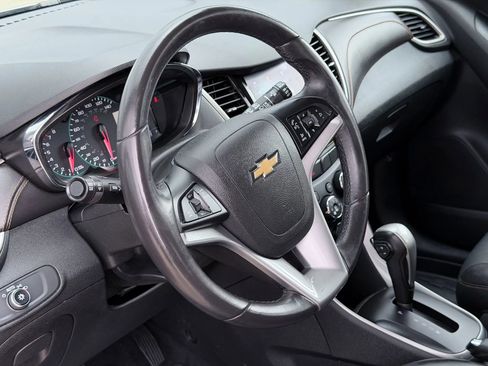 Used 2020 Chevrolet Trax LT w/ Driver Confidence Package image 30