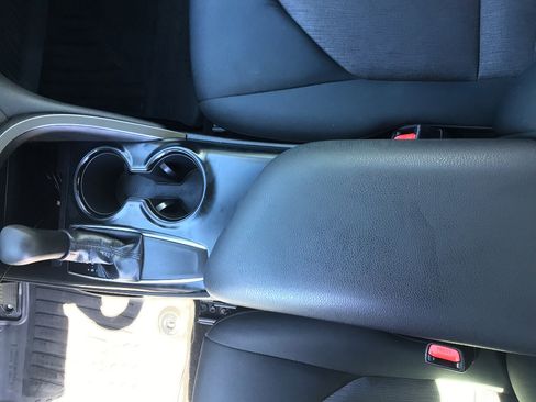Used 2018 Toyota Camry LE FWD image 14
