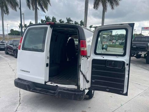 Used 2013 Chevrolet Express 1500 image 10