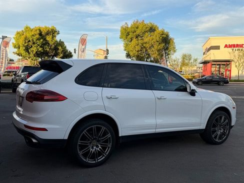 Used 2018 Porsche Cayenne Platinum Edition AWD/4WD image 18
