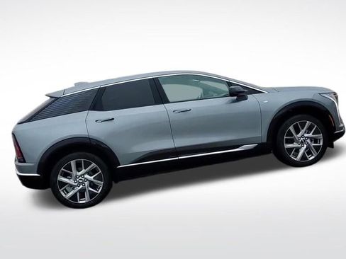 New 2026 Cadillac Optiq Luxury 1 image 8