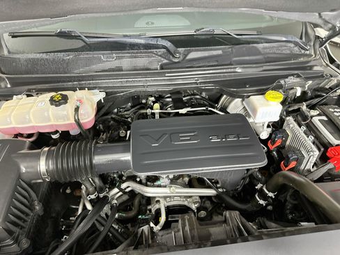 Used 2023 RAM 1500 4x4 Crew Cab image 32