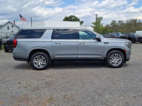 Used 2023 GMC Yukon XL SLT w/ SLT Luxury Package AWD/4WD image 10