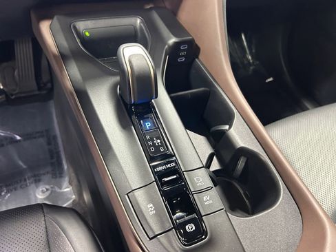 Used 2023 Toyota Crown Limited image 21