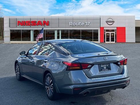 Used 2023 Nissan Altima 2.5 SV w/ SV Premium Package image 4