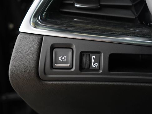 Used 2022 Cadillac XT5 Premium Luxury AWD/4WD image 29