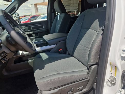 New 2026 RAM 2500 Big Horn AWD/4WD image 19