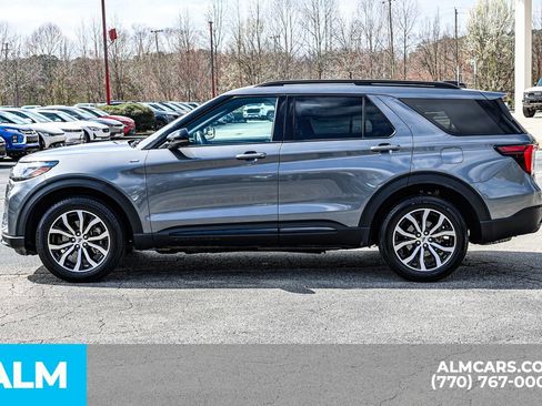 Used 2025 Ford Explorer ST-Line image 8