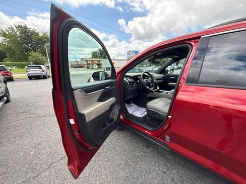 Used 2026 GMC Acadia Elevation w/ Elevation Premium Package FWD image 21