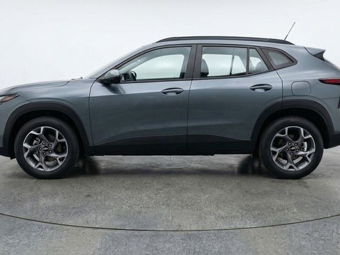 Used 2025 Chevrolet Trax LT image 5