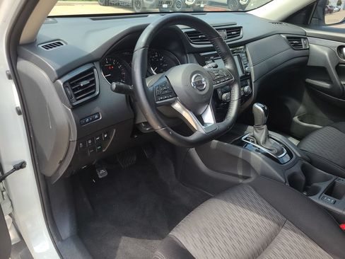 Used 2020 Nissan Rogue SV FWD image 16