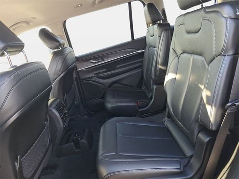 Certified 2023 Jeep Grand Cherokee L Limited image 16