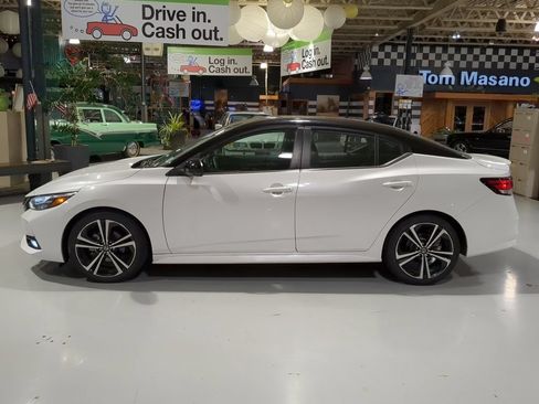 Used 2022 Nissan Sentra SR w/ Lighting Package FWD image 11