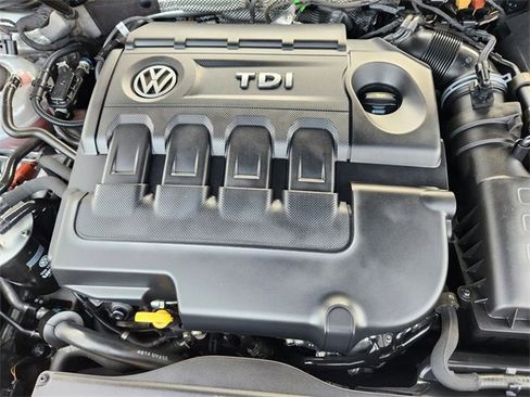 Used 2015 Volkswagen Golf TDI S image 28