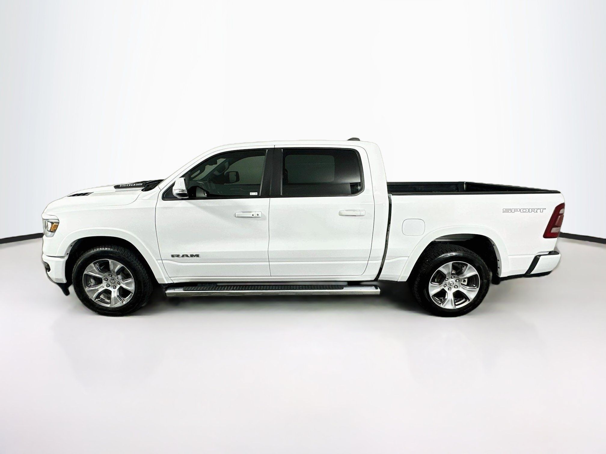 Used 2020 RAM 1500 Laramie w/ Sport Appearance Package AWD/4WD image 4