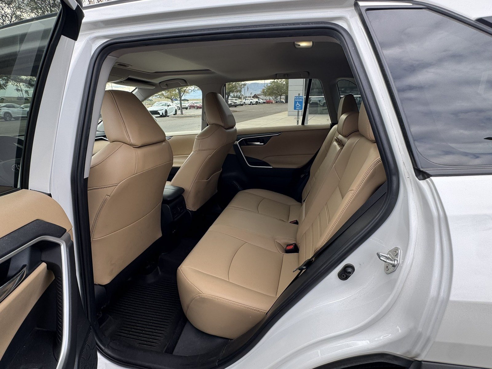 Used 2022 Toyota RAV4 XLE Premium AWD/4WD image 16