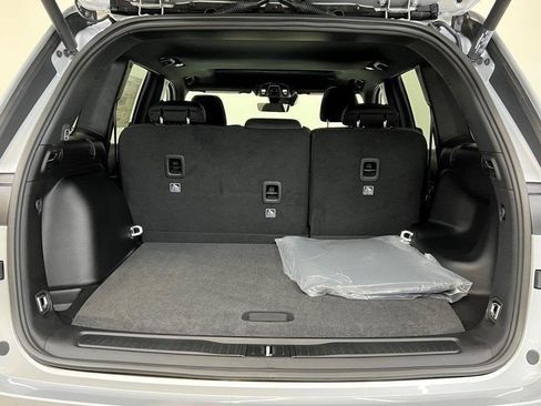 New 2025 Jeep Grand Cherokee Laredo X w/ Luxury Tech Group I image 7