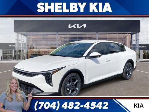 New 2026 Kia K4 LXS image 1