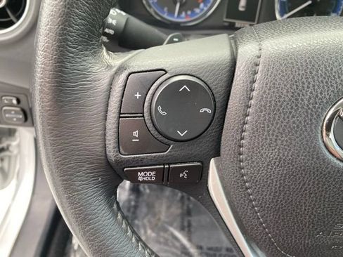 Used 2018 Toyota Corolla SE w/ Carpet Mat Package (TMS) FWD image 17