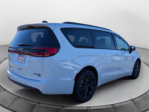 New 2026 Chrysler Pacifica Limited w/ S Appearance Package AWD/4WD image 3