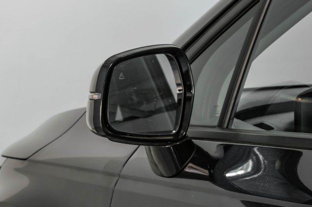Used 2023 Kia Carnival LX FWD image 40