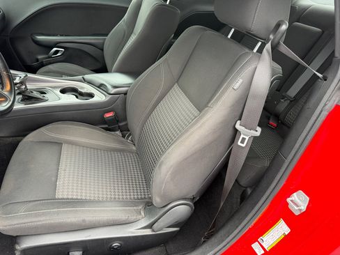Used 2019 Dodge Challenger SXT image 13