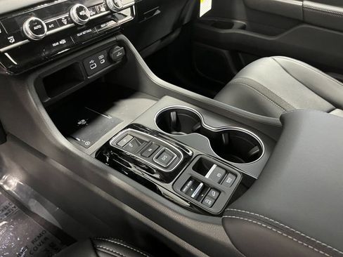 New 2025 Honda Pilot Touring image 15